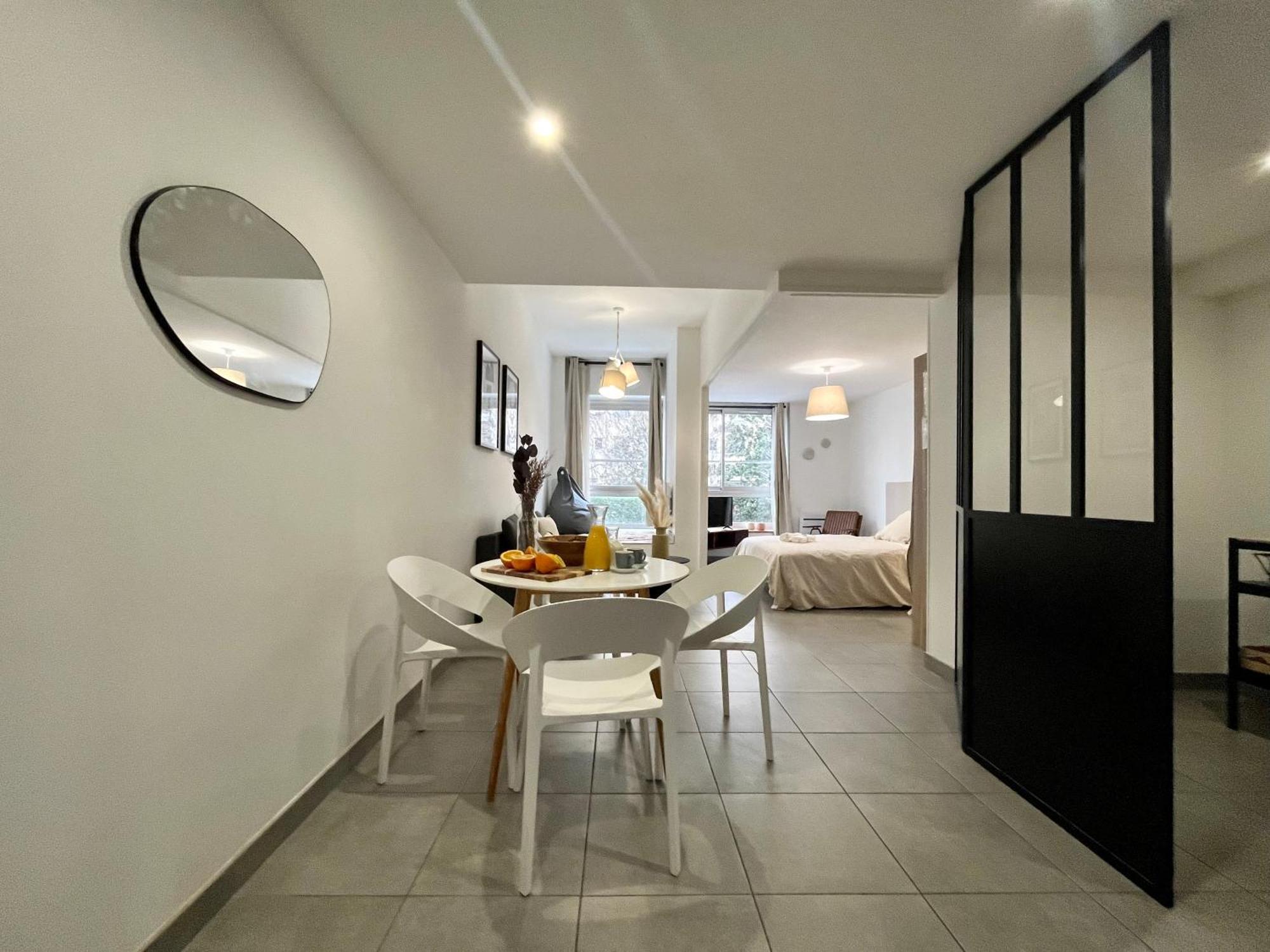 Suite Danbury Λυών Εξωτερικό φωτογραφία